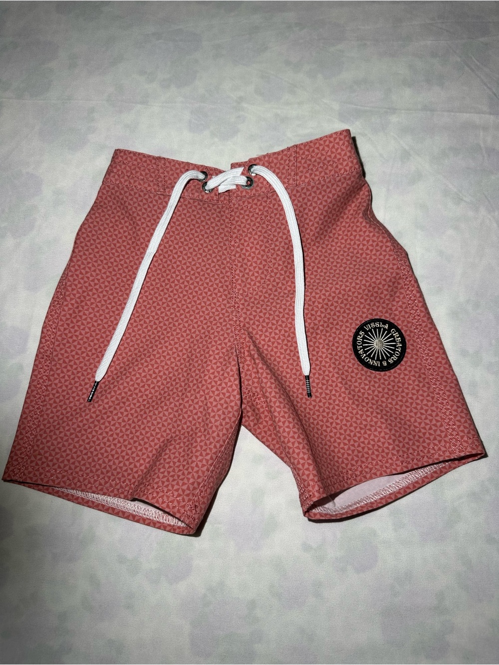 VISSLA Boy’s Coral Red Geometric Board Shorts sz 5 Medium